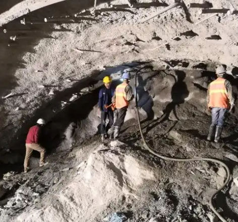 增城拱顶带模注浆料的施工流程及注意事项